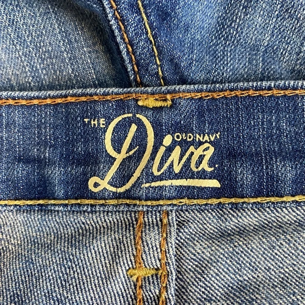 OLD NAVY Women's size 12 Long Diva Skinny Medium wash Blue Denim Jeans